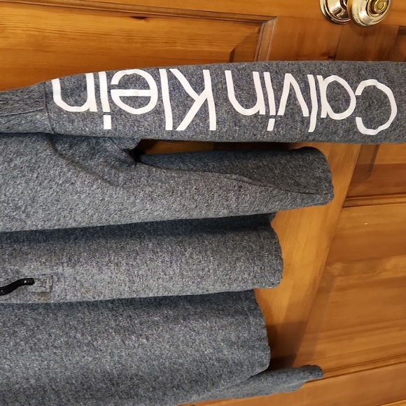 Calvin Klein Half Zip Crop Sweatshirt with drawstring waist, Logo on sleeve XL - Picture 6 of 9